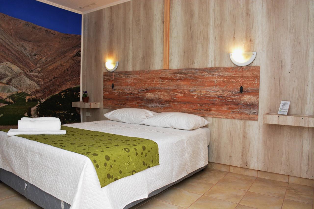 לה סרנה Hostal Valle Mistral מראה חיצוני תמונה