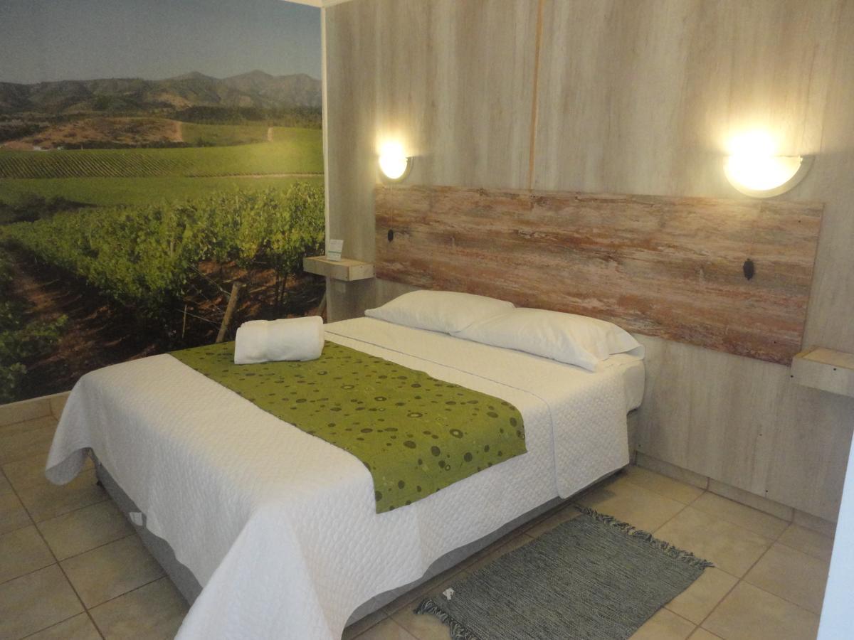 לה סרנה Hostal Valle Mistral מראה חיצוני תמונה