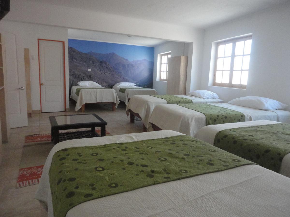 לה סרנה Hostal Valle Mistral מראה חיצוני תמונה