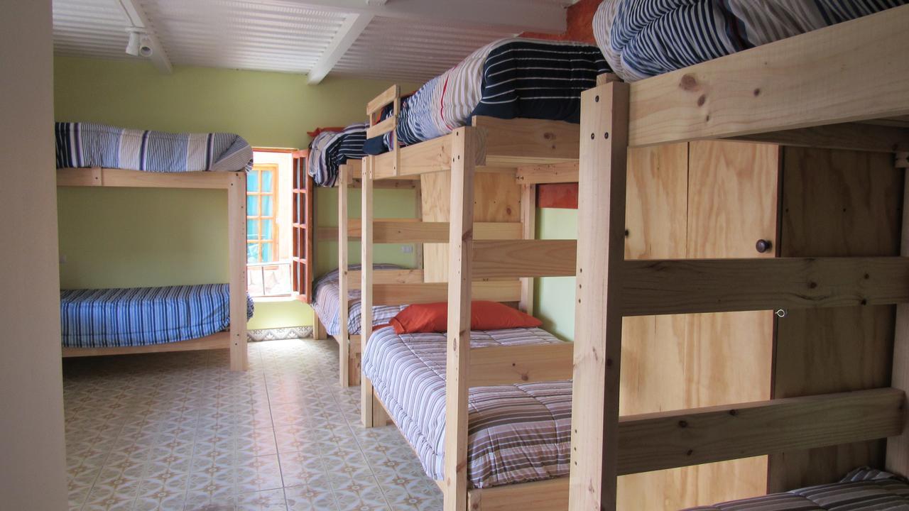 לה סרנה Hostal Valle Mistral מראה חיצוני תמונה