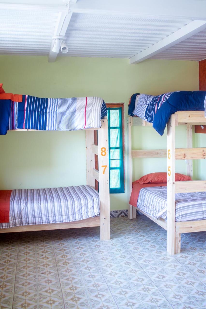 לה סרנה Hostal Valle Mistral מראה חיצוני תמונה