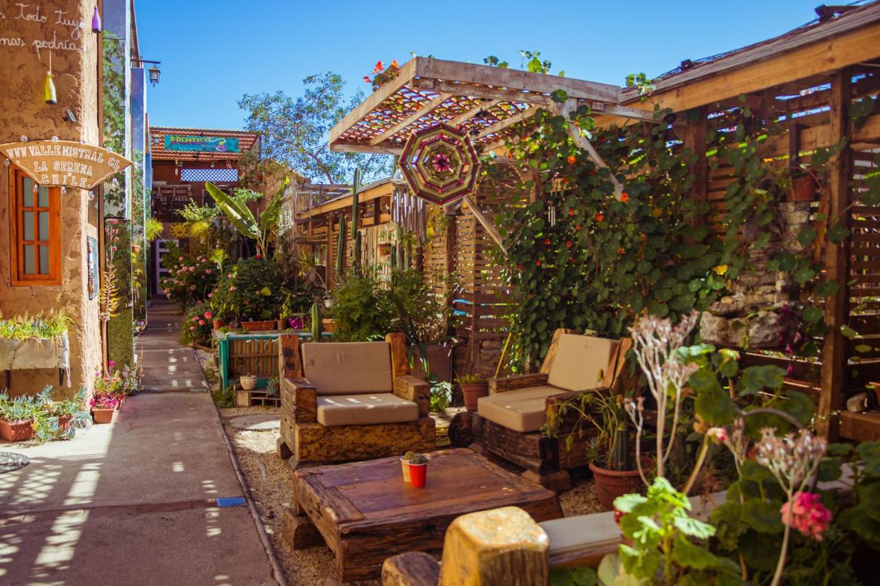 לה סרנה Hostal Valle Mistral מראה חיצוני תמונה