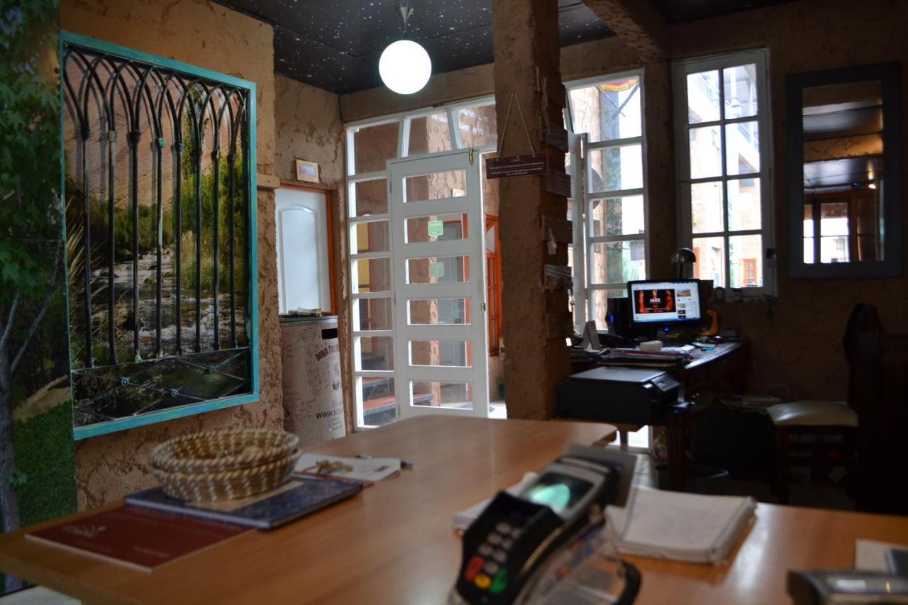 לה סרנה Hostal Valle Mistral מראה חיצוני תמונה